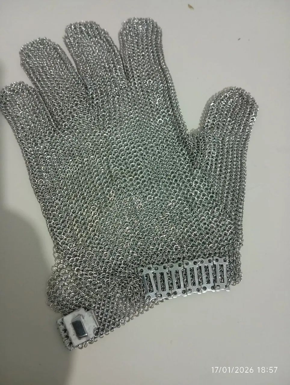 Venda duas luva de aço para uso o açougue e todos os cortes todo e cortes