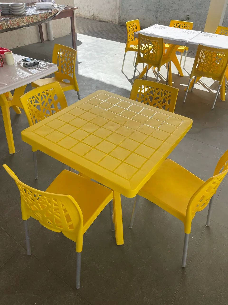 VENDO CONJUNTO DE MESA E CADEIRAS - Foto 2