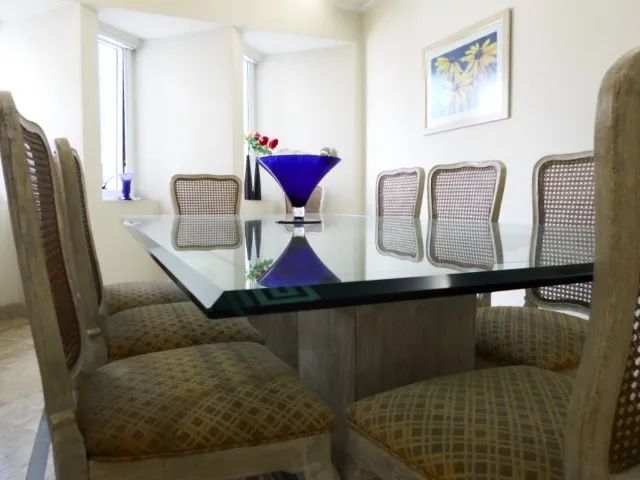 MESA JANTAR RETANGULAR TAMPO VIDRO, PÉS MADEIRA PÁTINA (10 lugares) - Foto 2