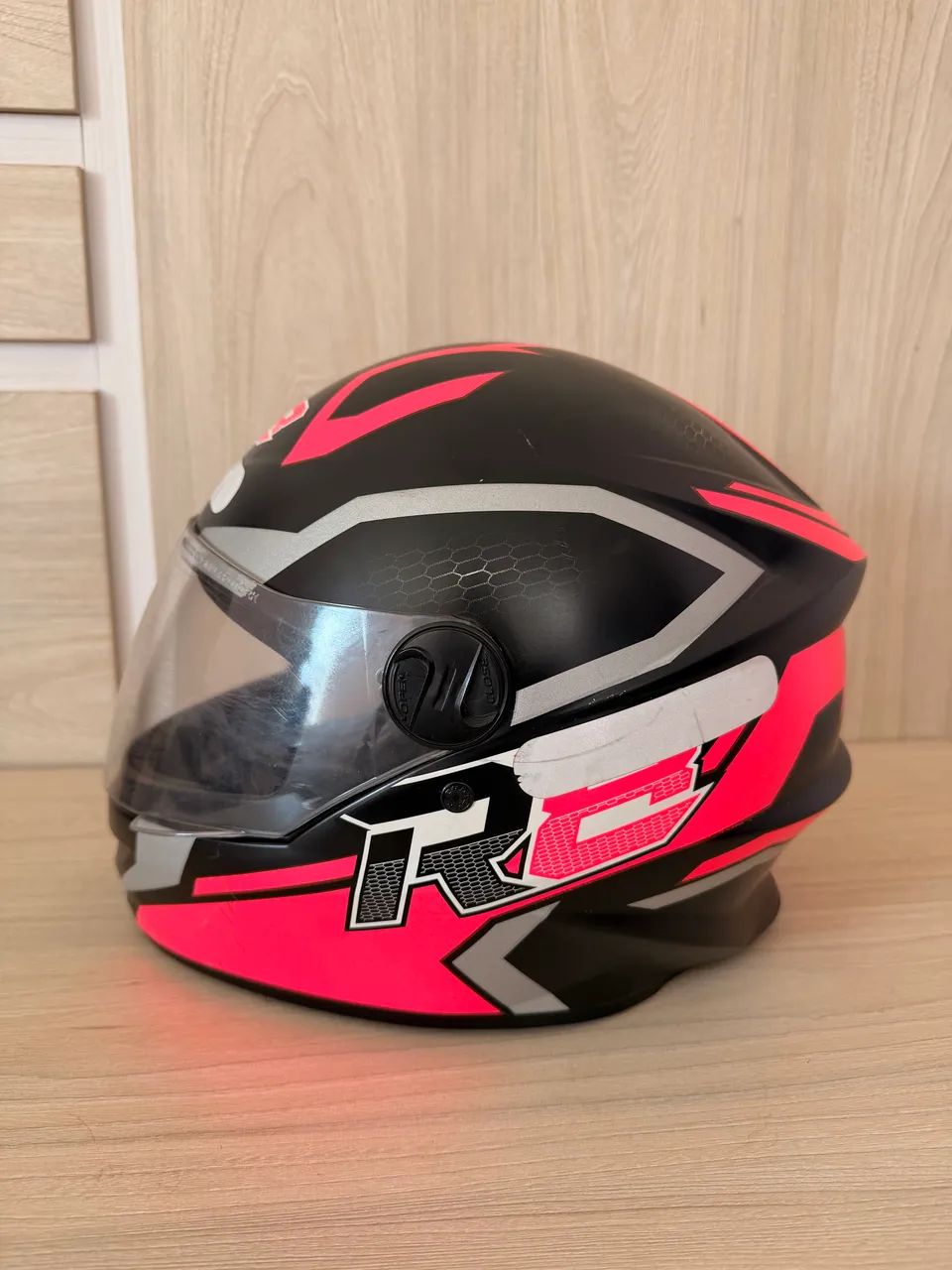 Capacete - Preto e Rosa Neon (Usado) - Foto 2