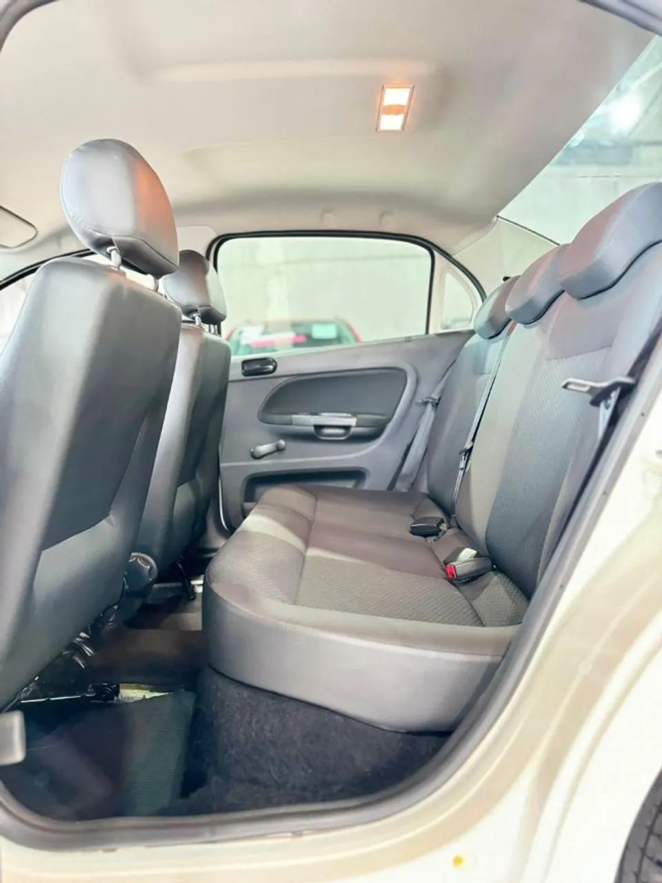 Volkswagen Voyage 1.0 Flex 12V 4p, foto 16 de 20