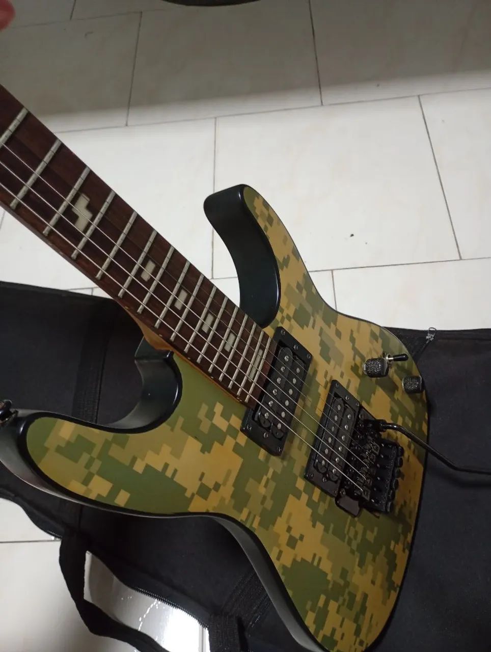 Vendo Guitarra com Floyd Rose