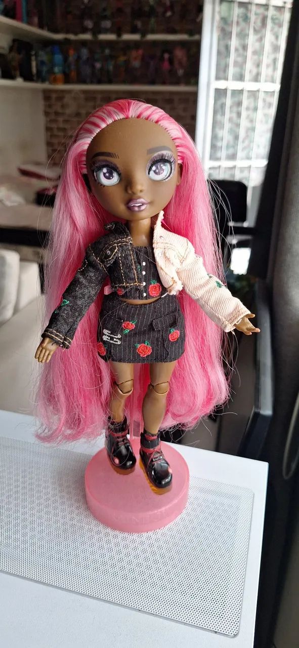 Rainbow High Daria Roselyn