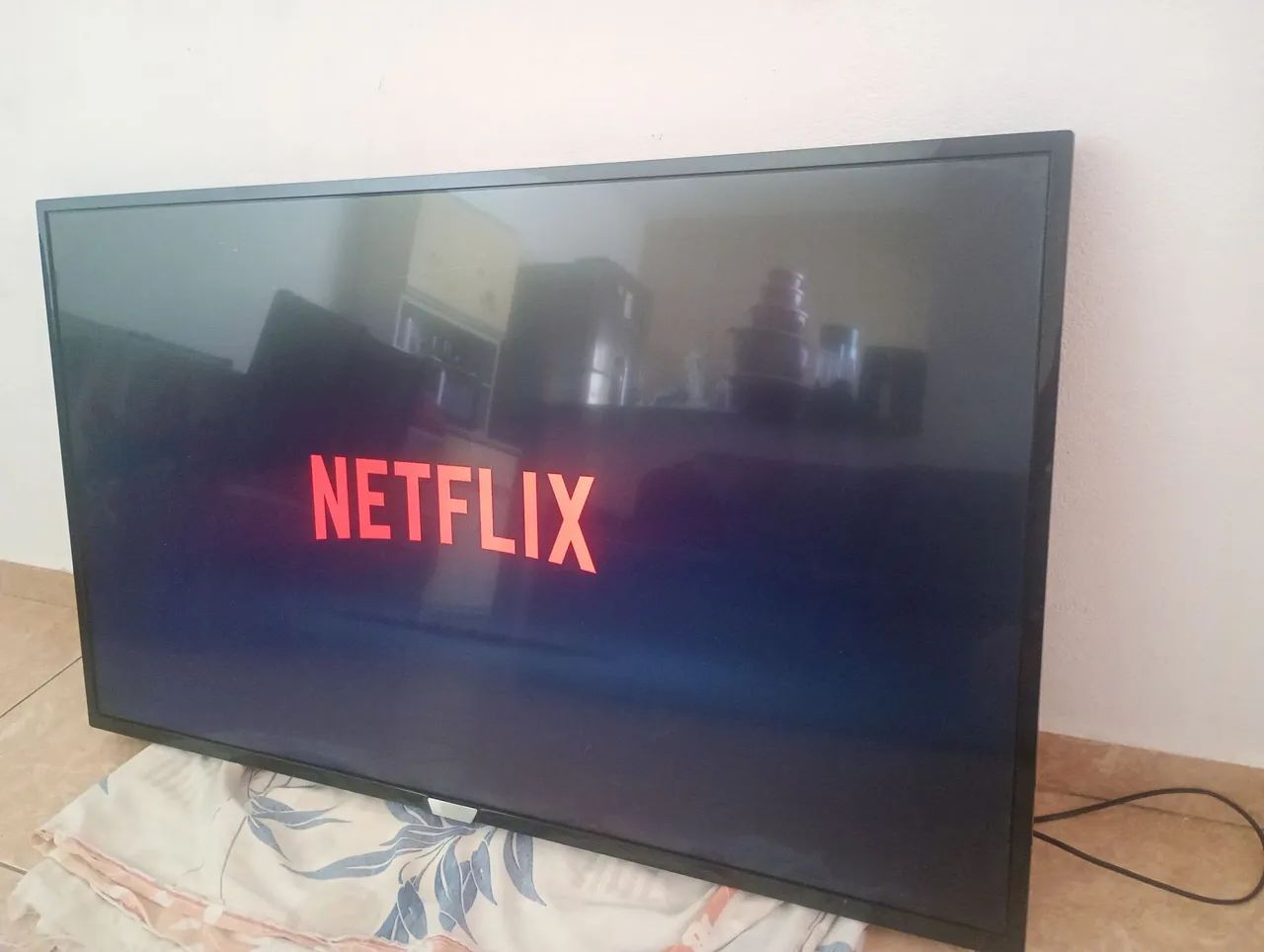 Vendo essa tv 50 polegadas smart 4k  - Foto 3