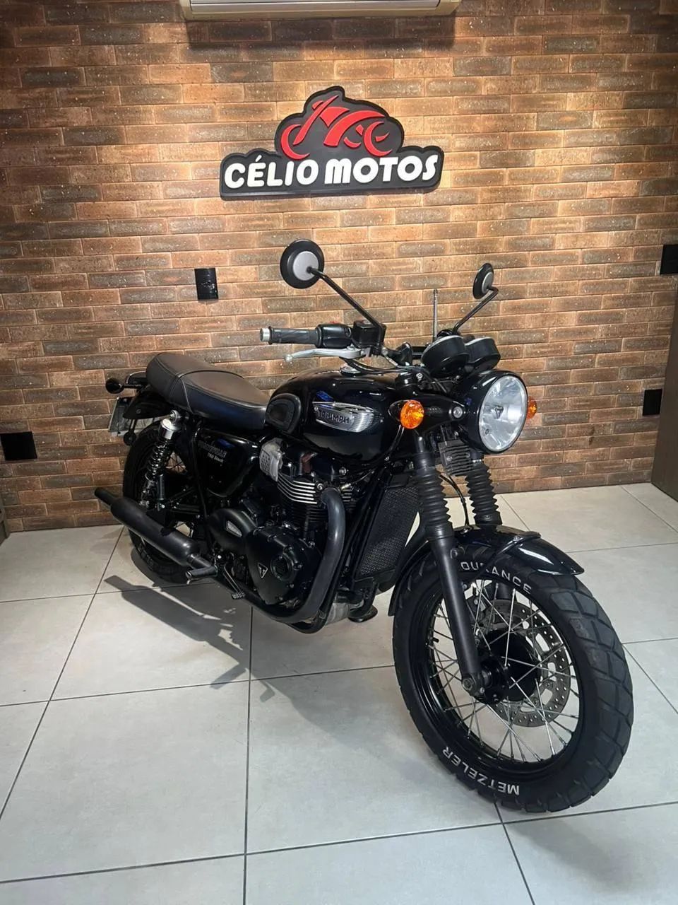TRIUMPH BONNEVILLE T 100 BLACK 2018 - Foto 2