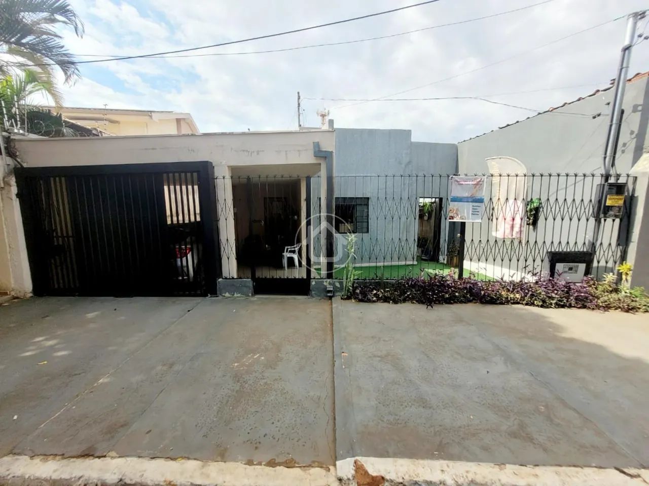 CASA COM EDICULA PROXIMO AV AFONSO PENA