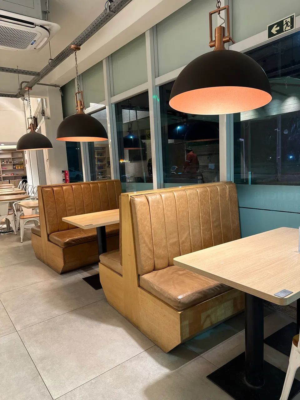Sofá e mesa de restaurante  - Foto 2