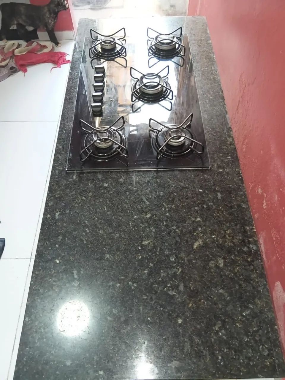 Cooktop com bancada de mármore 