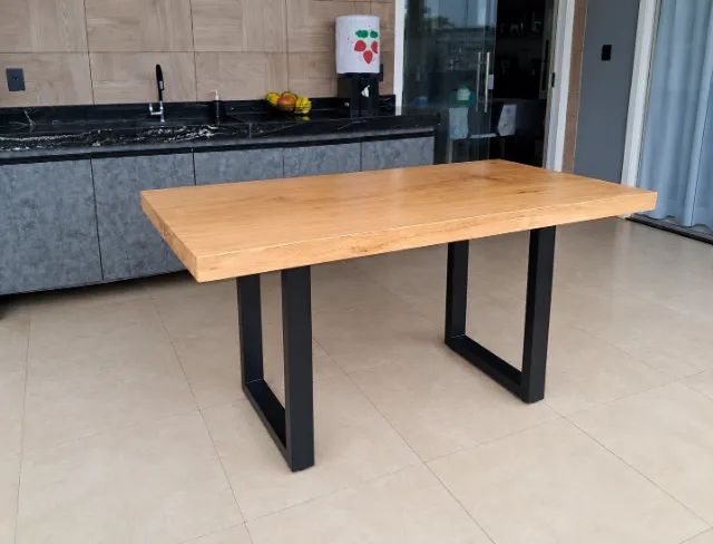 Mesa de Jantar em madeira maciça