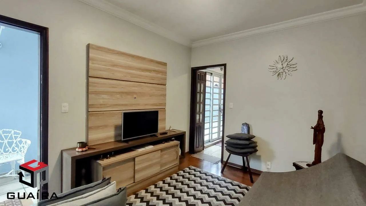 Casa Térrea à venda 3 quartos 1 suíte 8 vagas Pires - Santo André - SP