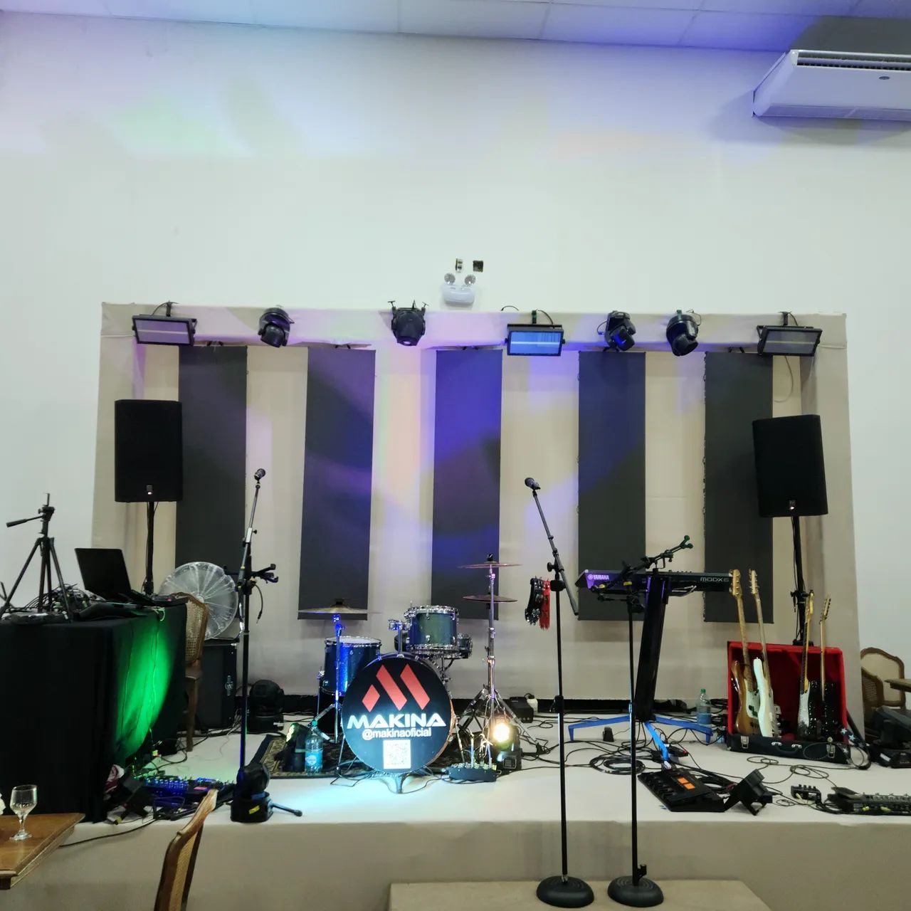 Som profissional MESA + CAIXAS + ILUMINAÇÃO + PEDESTAIS + MICROFONES + CABOS