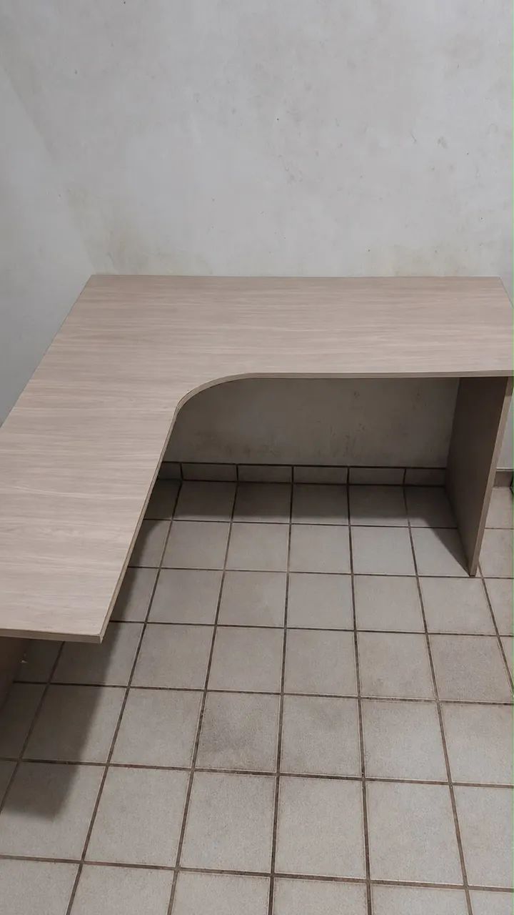 Mesa de Escritório em L (Canto) - Ótimo Espaço e Custo-Benefício