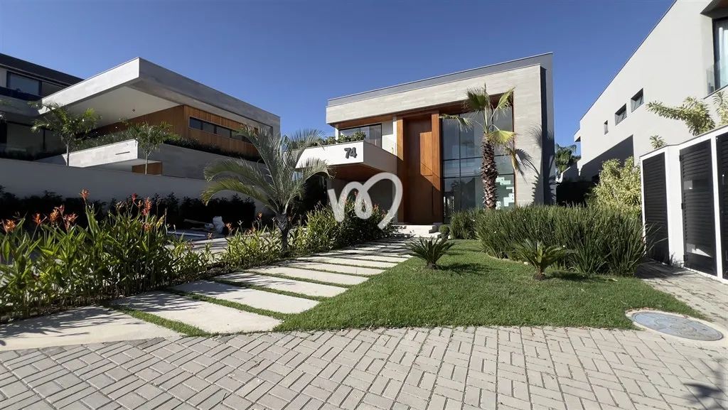 Casa primeira locação Alphaville, 4 suítes com elevador.