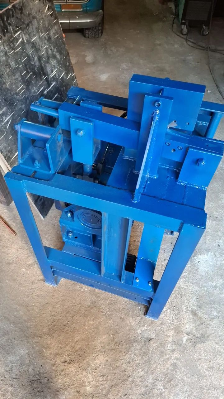 Maquina de dobrar estribos e sapatas 