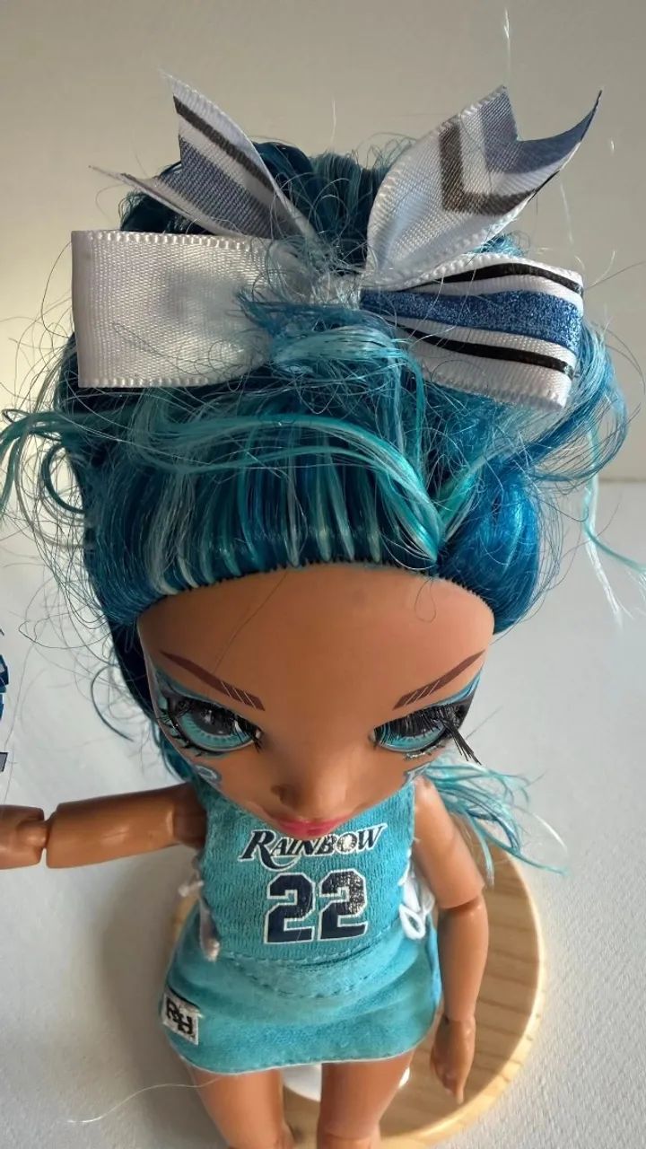 BONECA RAINBOW HIGH CHEER SKYLER BRADSHAW  - Foto 4