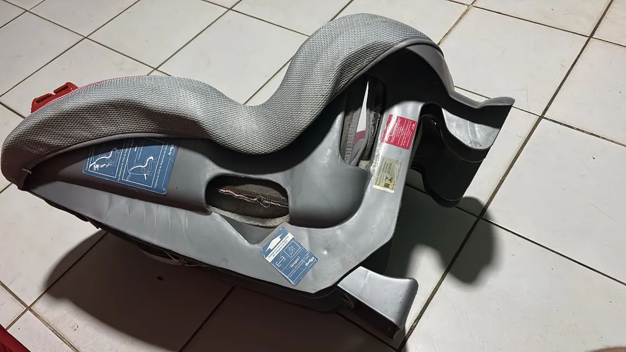 Uma. Cadeira automotiva para criança 