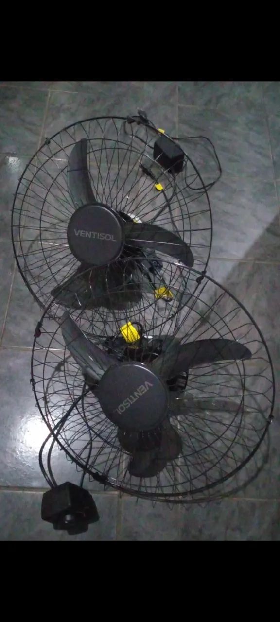 Ventilador de Parede/ Cadeiras Plásticas