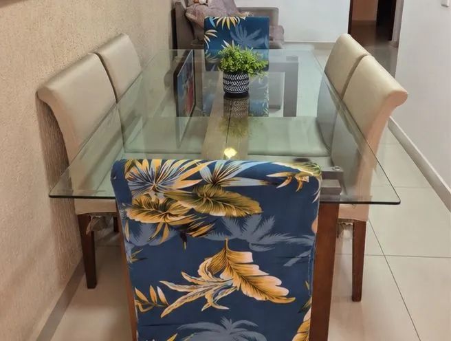 Mesa retangular com tampo de vidro e 6 cadeiras - Foto 4