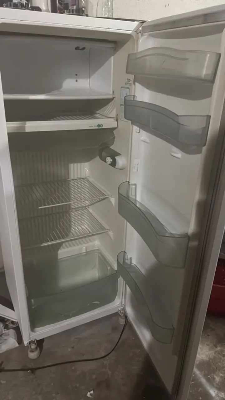 Vendo geladeira funcionando perfeitamente 