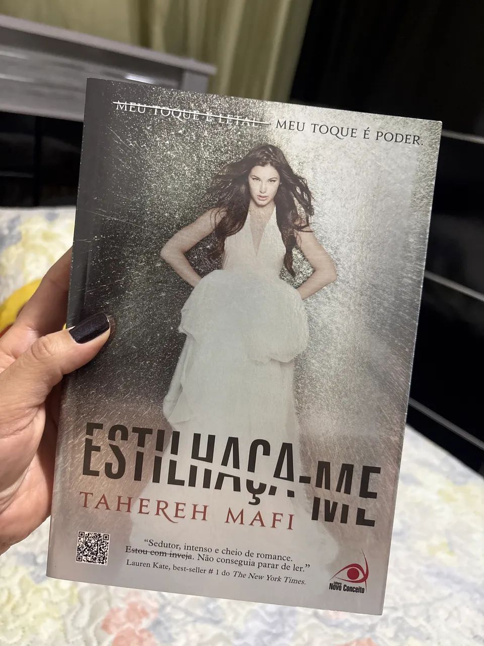 Livro Estilhaça-me