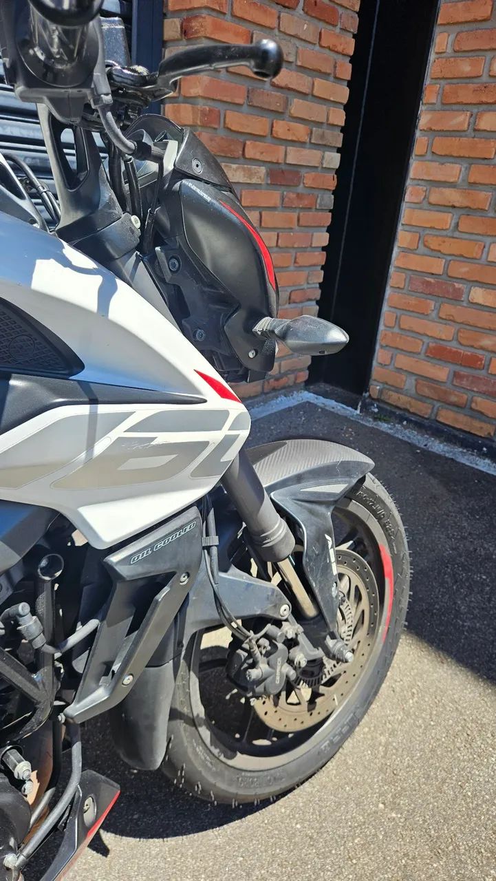 Bajaj Dominar 160  - Foto 5