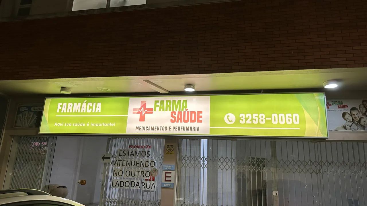 Placa com iluminação para comércio 