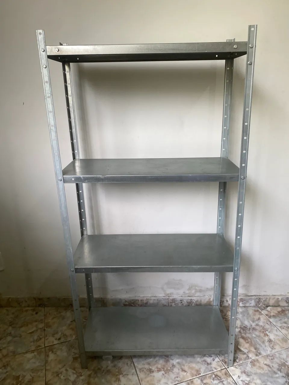 Estante de aço