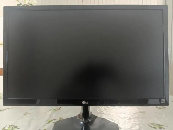 Monitor de computador 23 polegadas em perfeito estado sem arranhão.