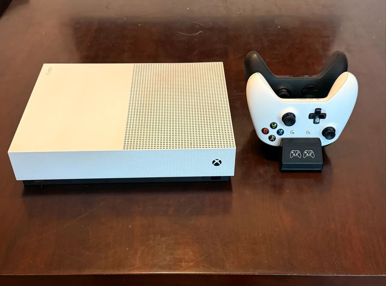 Xbox one S 1TB 2 controles 
