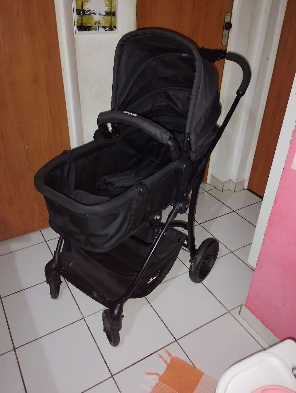Carrinho de bebê com bebê conforto  - Foto 4
