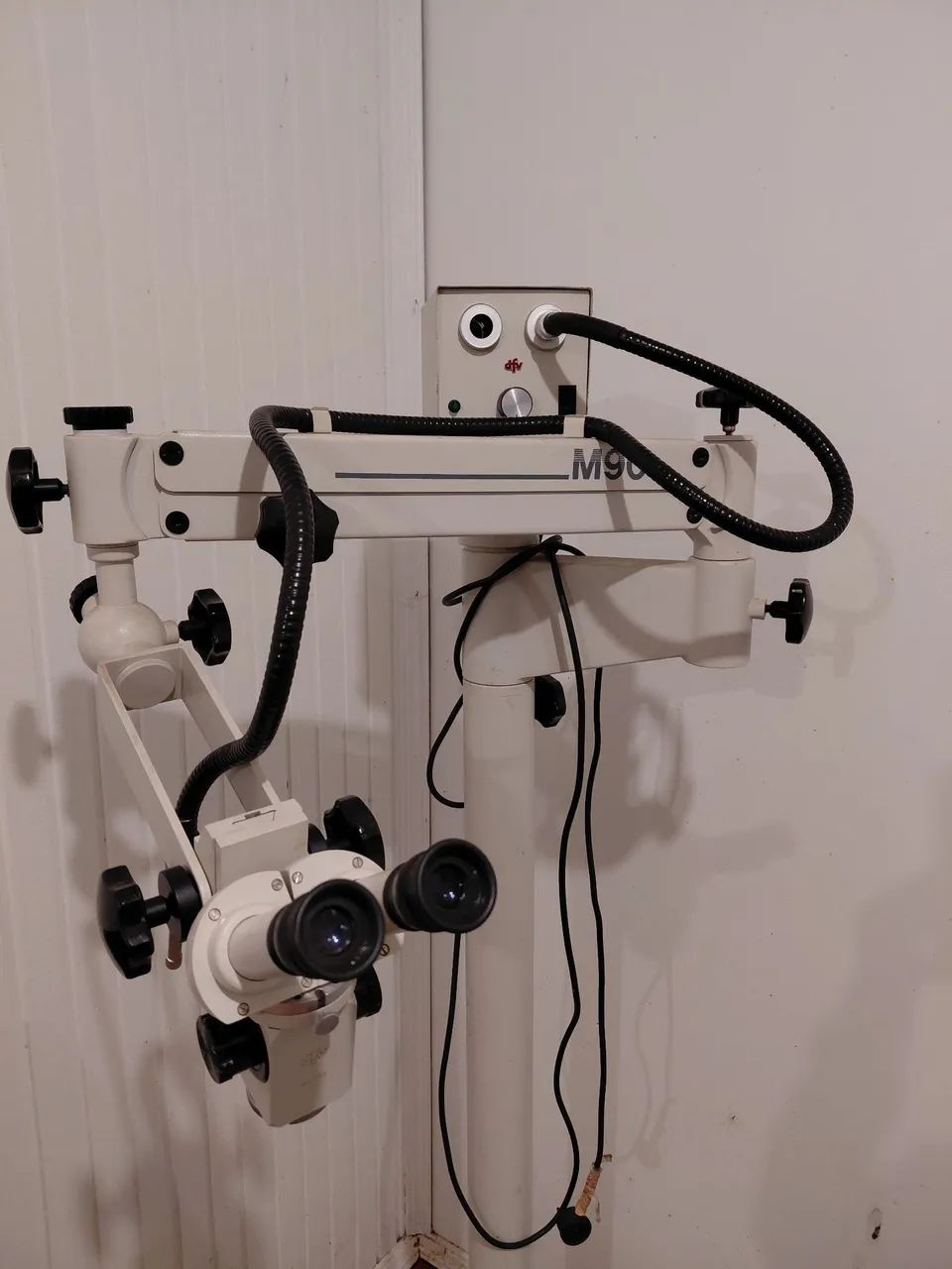 Microscópio oftalmológico sem uso
