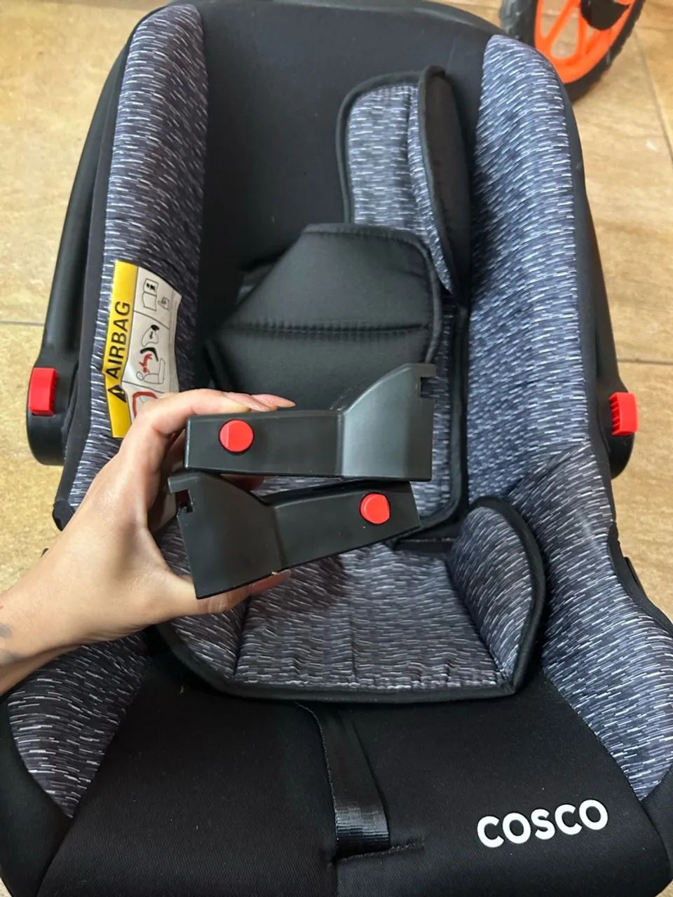 Carrinho com bebê conforto Cosco - Foto 4