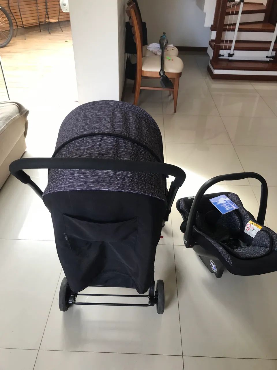 Carrinho de bebê, conjunto com bebê conforto  - Foto 2