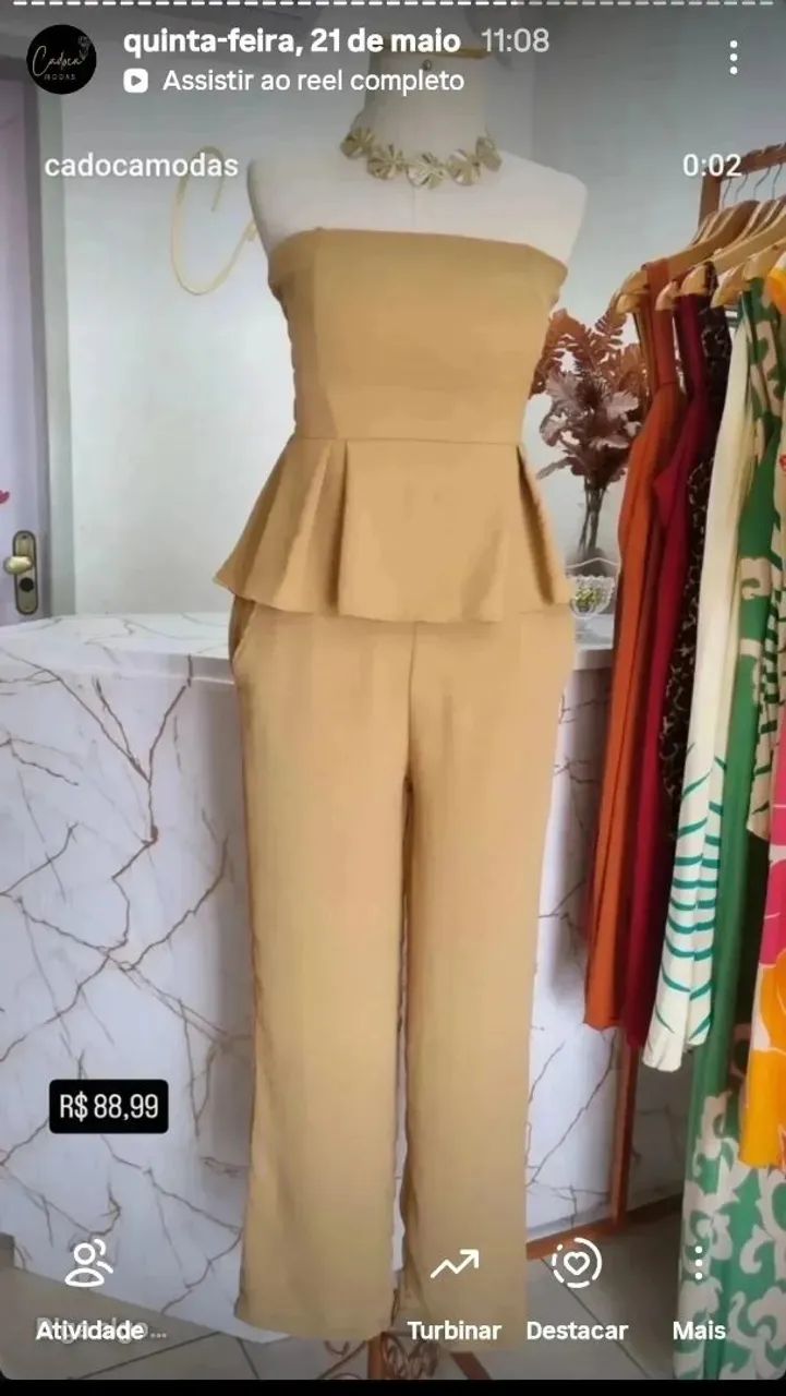 Roupas de desmonte de loja.