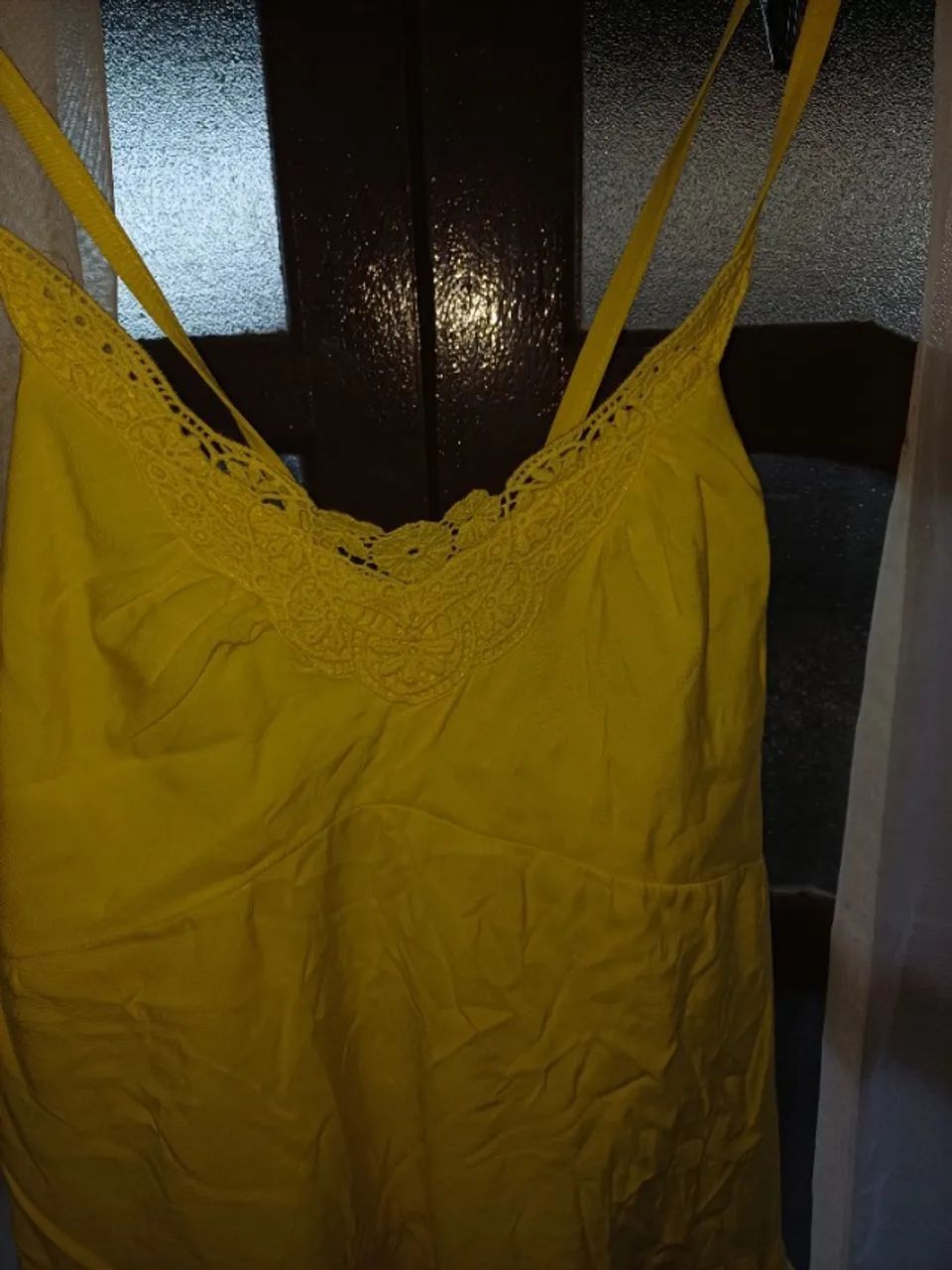 Vestido amarelo com bordado - Foto 2