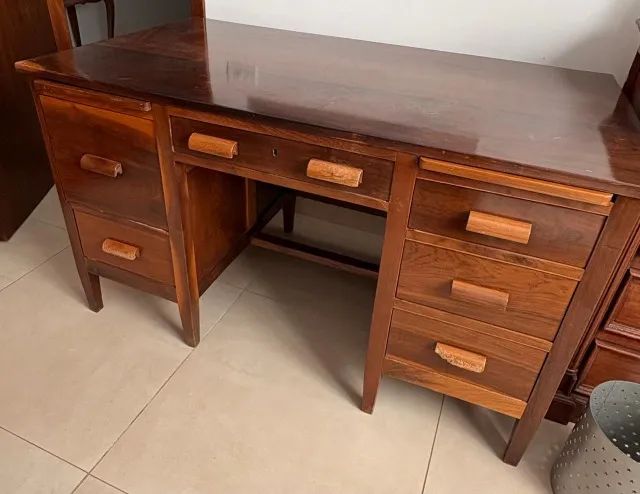 Escrivaninha mesa com gavetas generosa - Foto 3