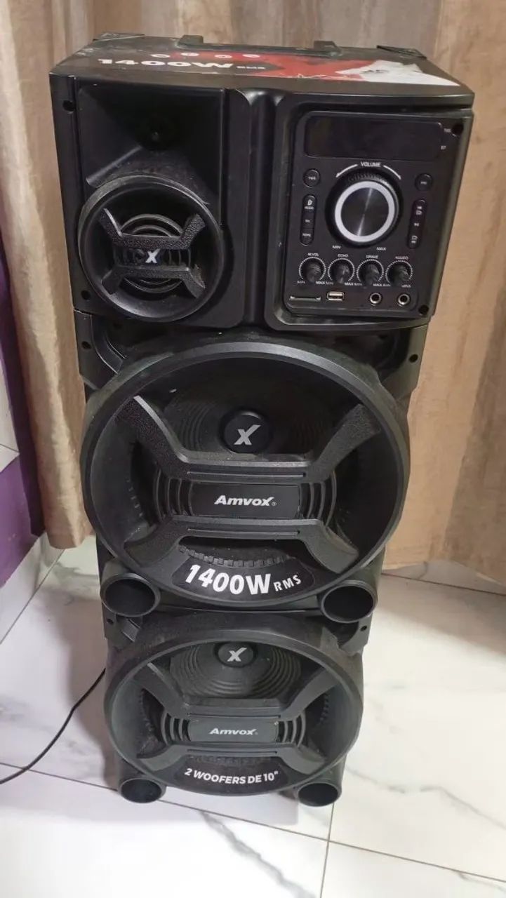 Vende- se caixa de som  700 