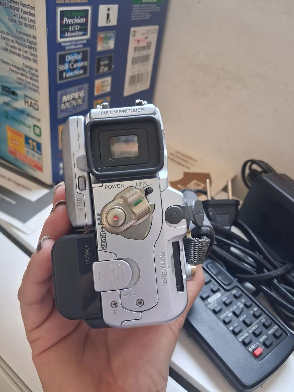 Filmadora Sony Handycam DCR-PC9 Mini DV (Com Caixa e Acessórios