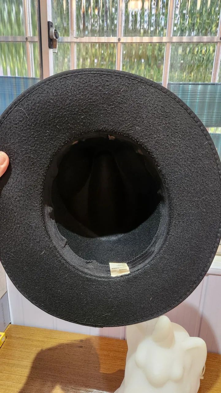 Chapéu Fedora Preto Estilo Boho / Rock - Faixa de Cetim com Caveiras - Foto 2