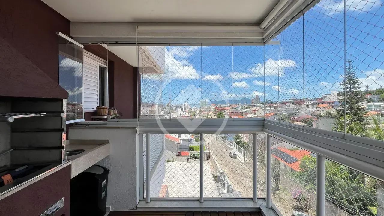 Apartamento com Vista Mar em Coqueiros  2 Quartos, Mobiliado e Pronto para Morar! codigo: 