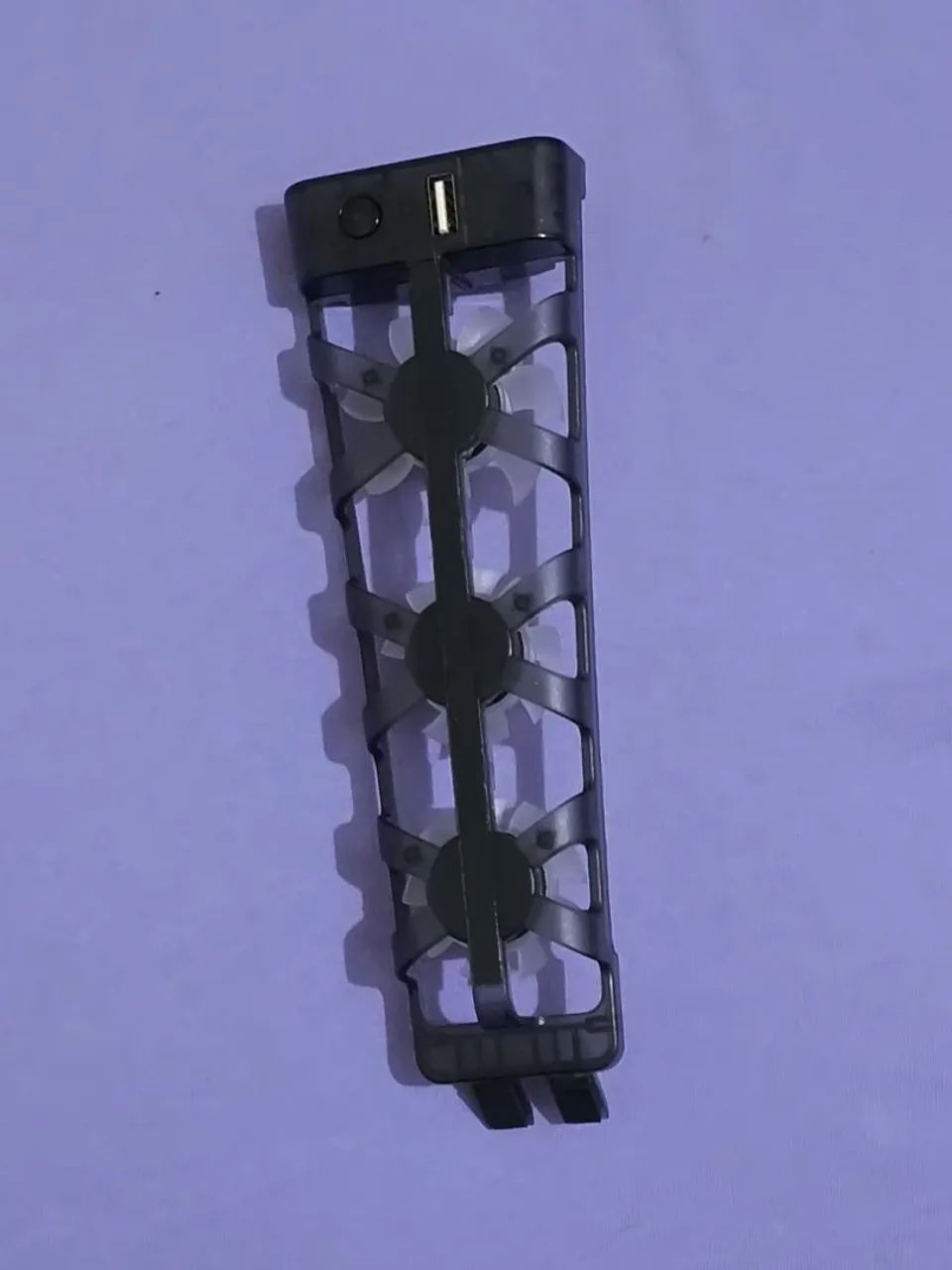 Cooler ventilador para PS5, ajuda a evitar superaquecimento em longas sessões de jogo.