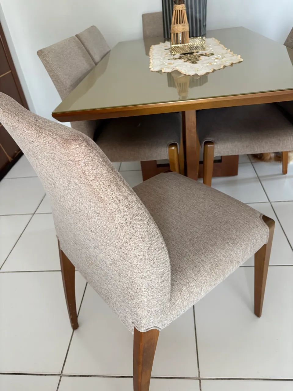 Mesa com 6 cadeiras 