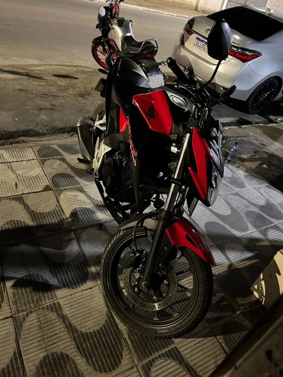 CB 300f 2024 - Foto 4