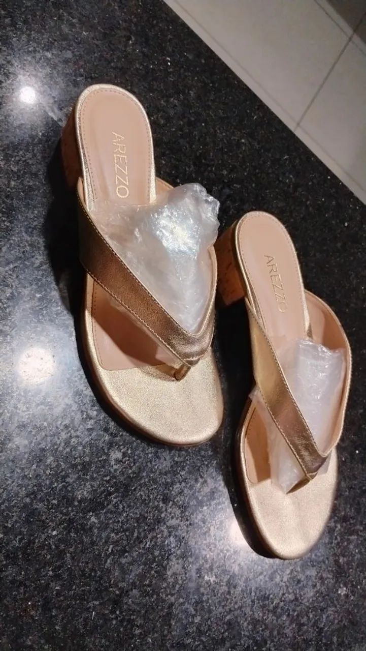 Sandália Arezzo semi nova  - Foto 2