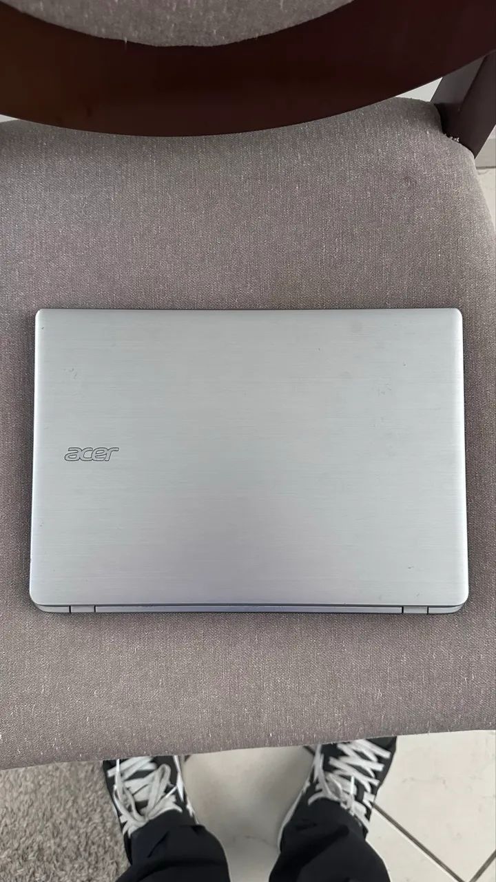 ? Acer Aspire V5 Touchscreen - AMD Quad Core - 4GB RAM usado