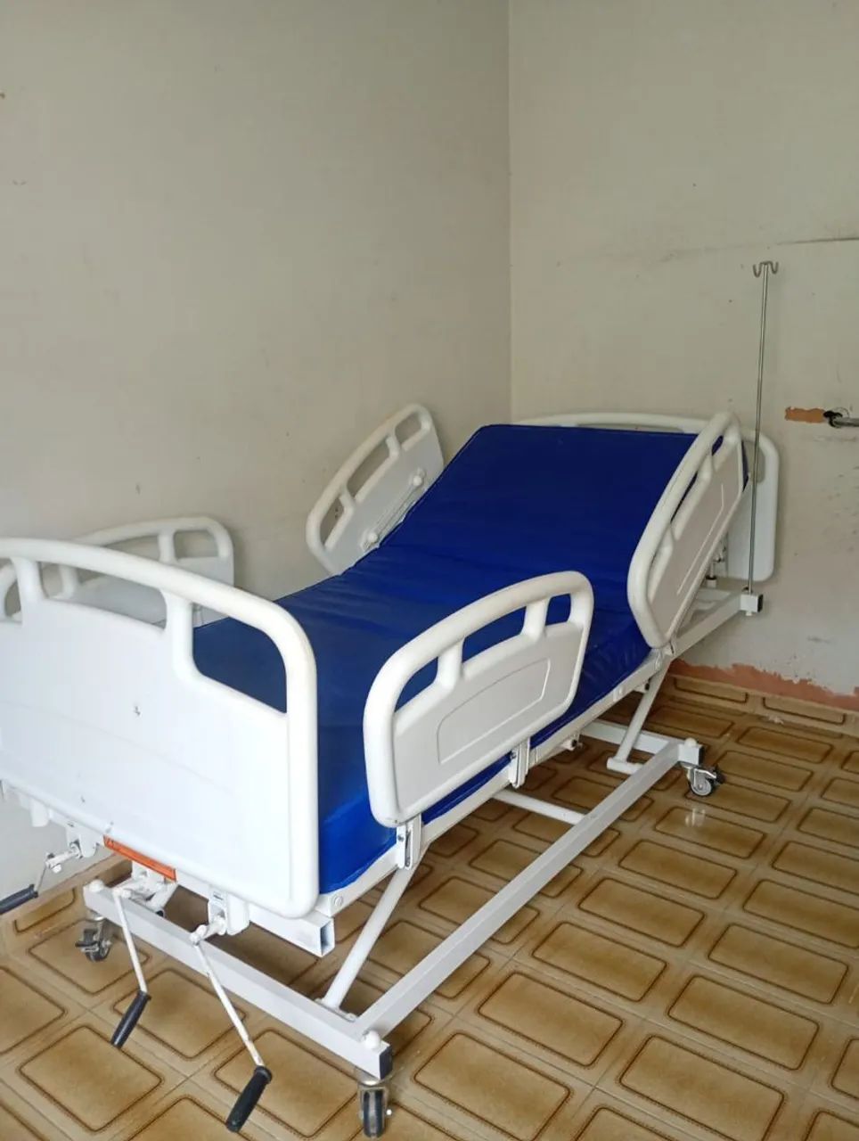 Cama hospitalar com colchão  - Foto 3