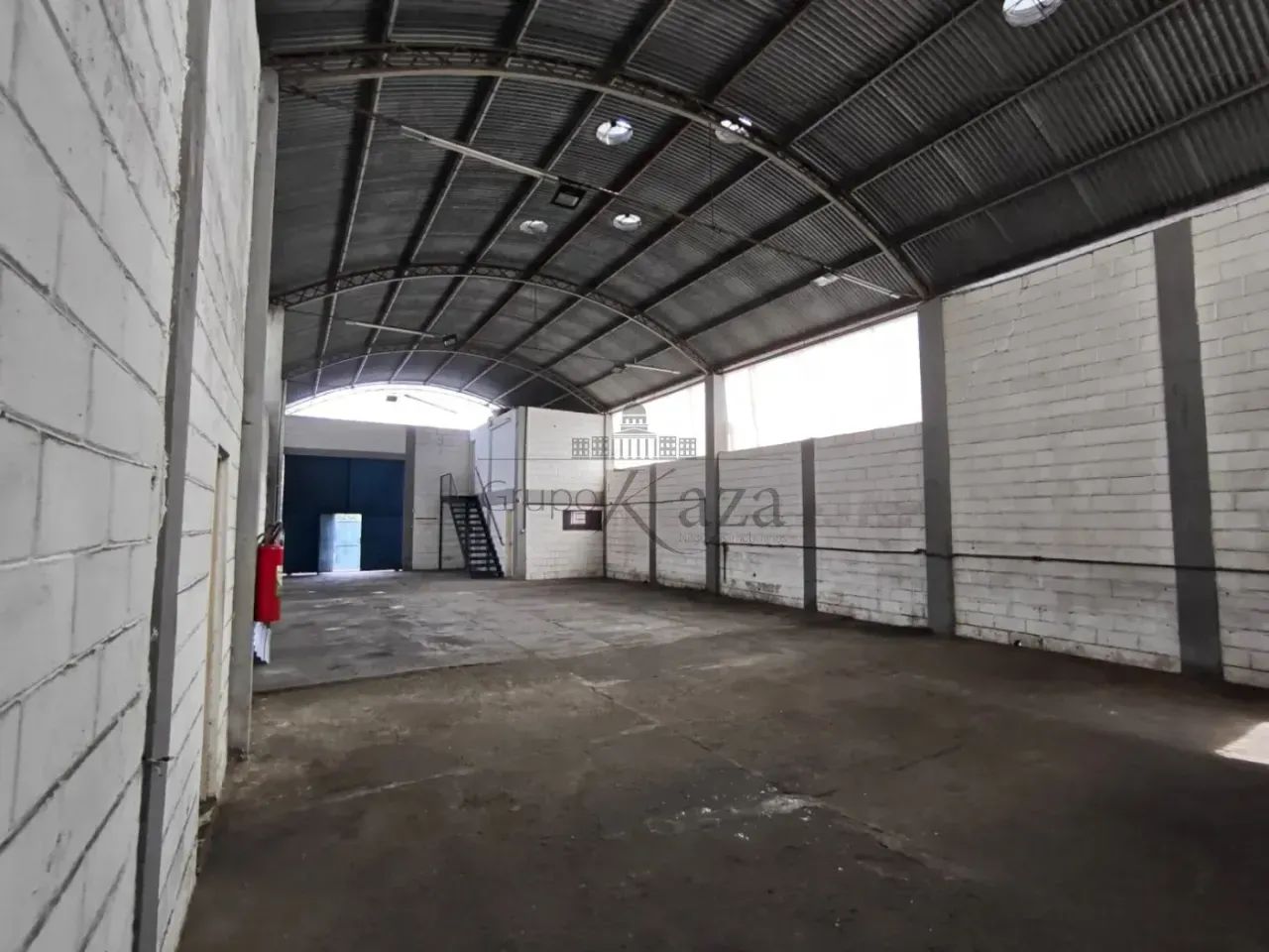 Imóvel para aluguel e venda possui 300 metros quadrados - Foto 4
