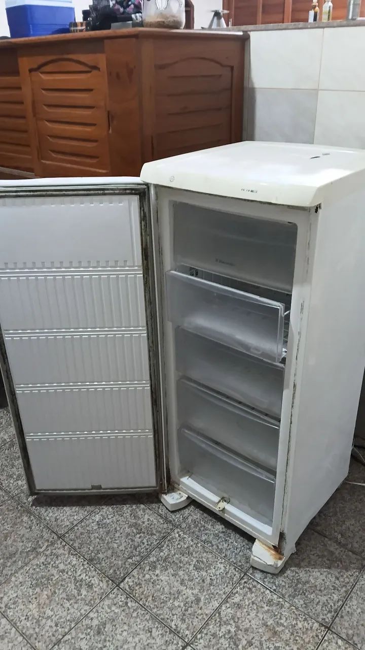 Freezer Electrolux usado - Foto 2