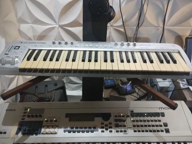 Teclado yamaha MO6