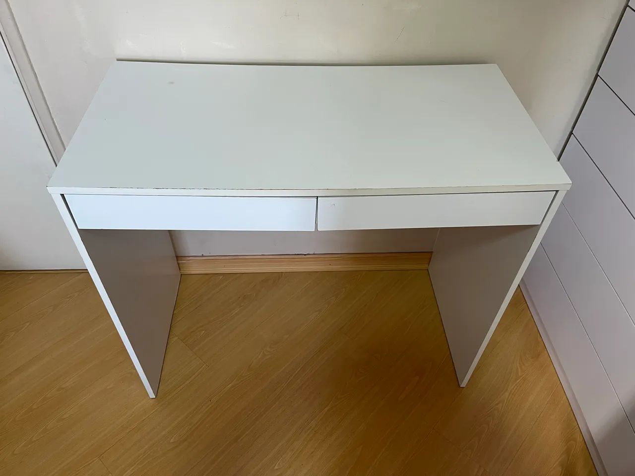 Escrivaninha branca com 2 gavetas - Foto 2
